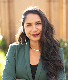 Victoria Gill Headshot, outside